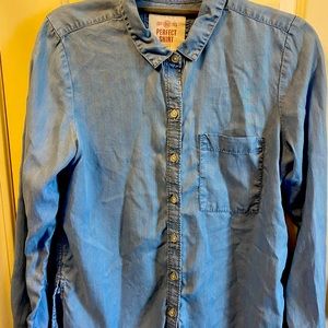 Blue chambray~Perfect Shirt~medium